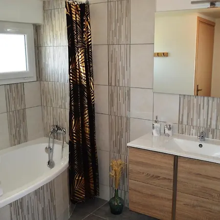 Au Calme Proche De La Loire Et Nantes Holiday home Saint-Julien-de-Concelles